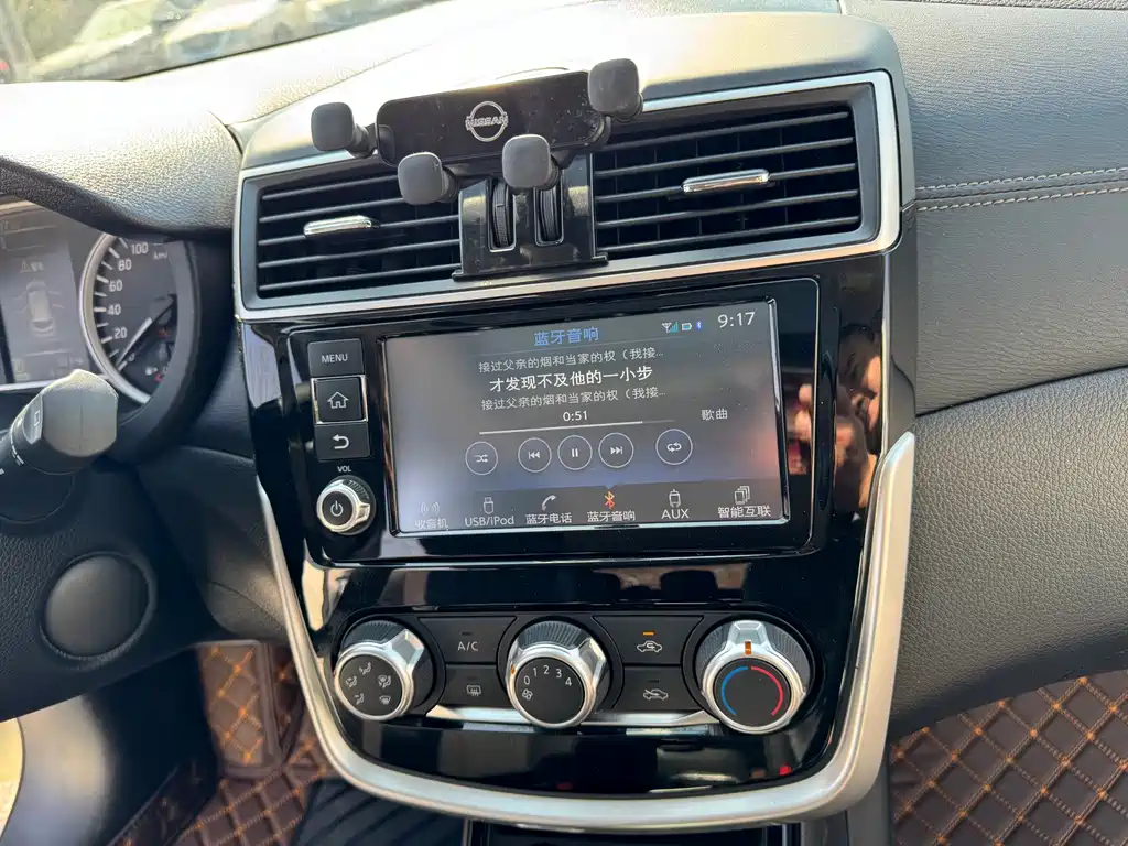 Nissan Tiida 2018 — фото 19