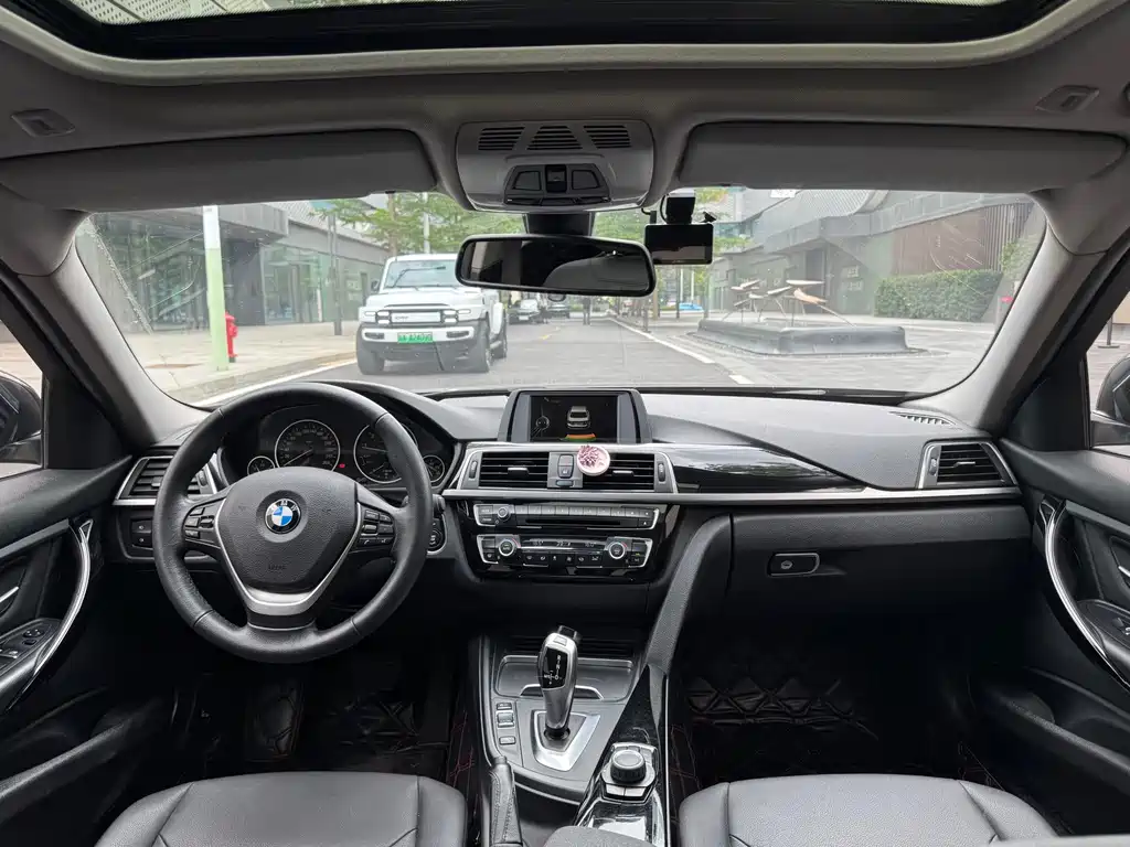 BMW 3 Series 2016 — фото 14