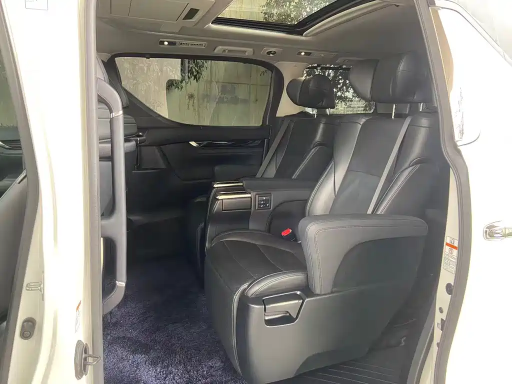 Toyota Vellfire 2022 — фото 14