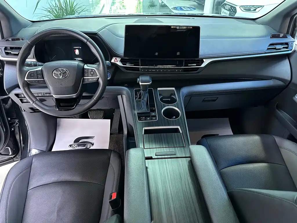 Toyota Sienna 2023