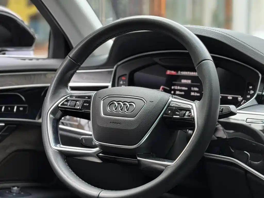 Audi A8 2021 — фото 8