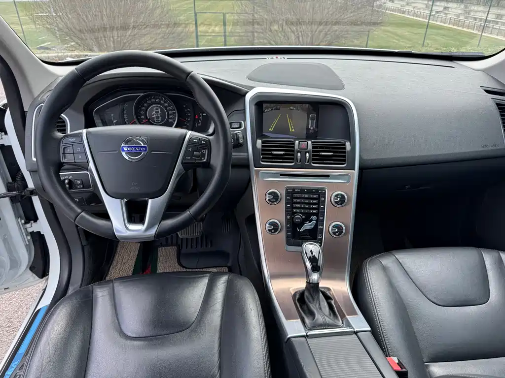Volvo XC60 2017 — фото 11