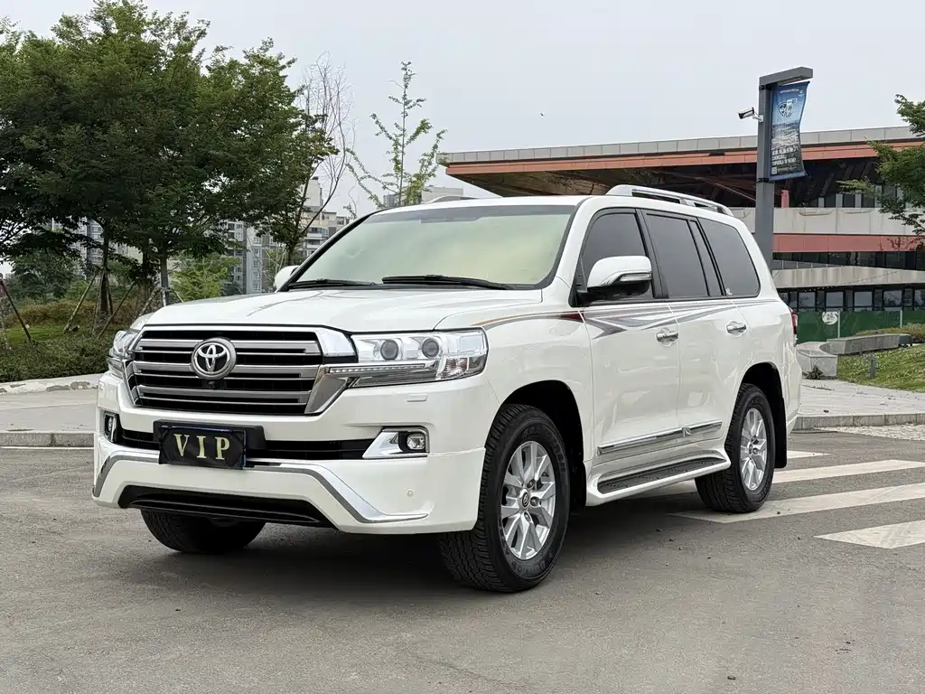 Toyota Land Cruiser 2018 — фото 1