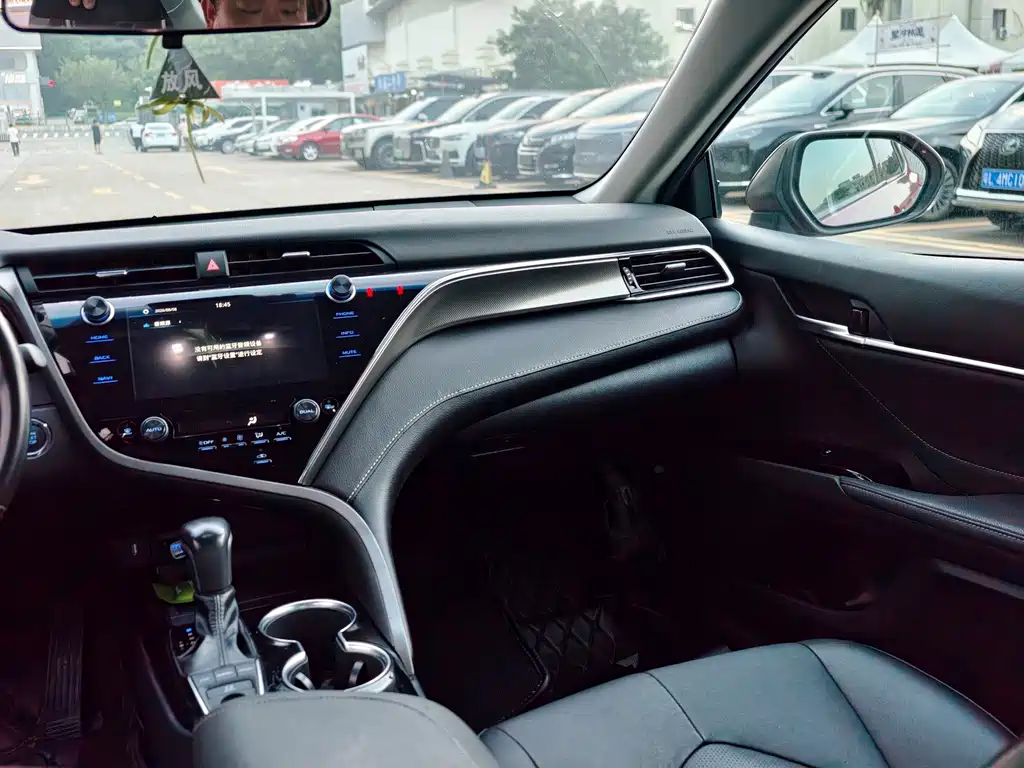 Toyota Camry 2019 — фото 19