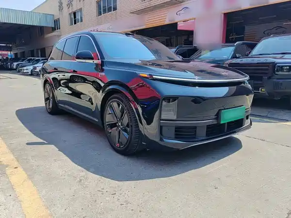 Li Auto L8 2025