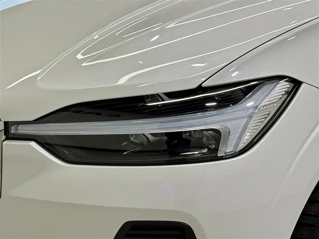Volvo XC60 2025 — фото 8