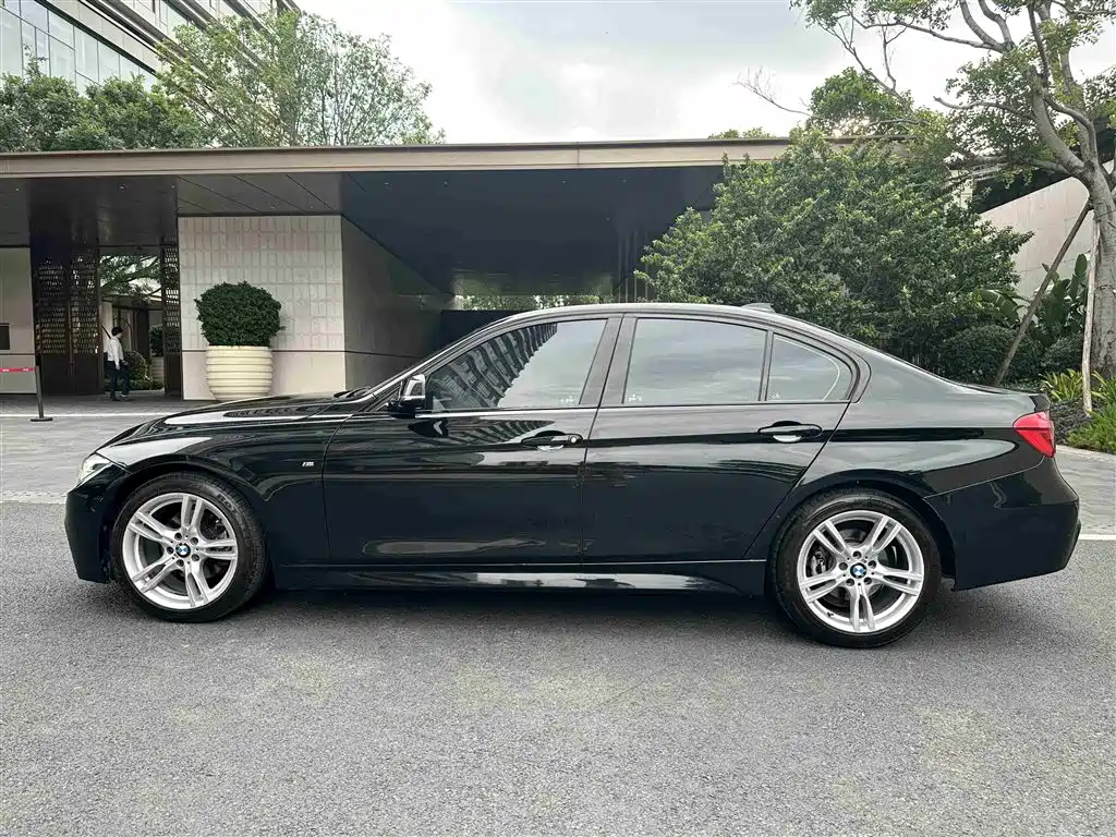 BMW 3 Series 2017 — фото 11