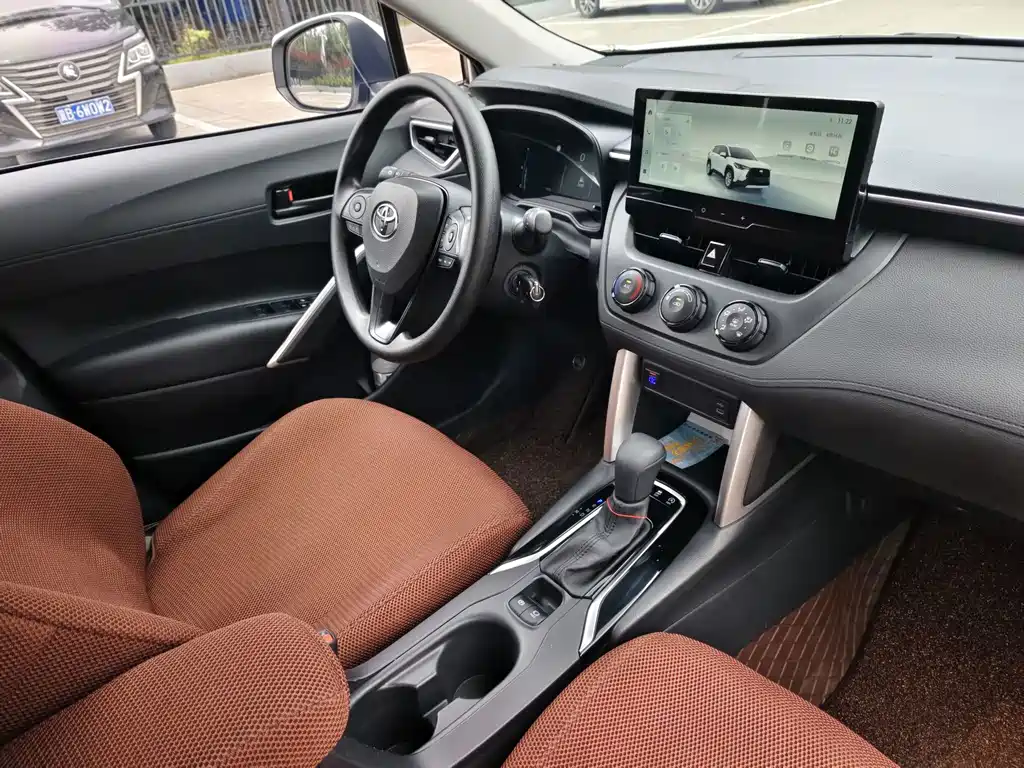 Toyota Corolla Cross 2025 — фото 15