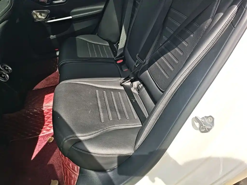 Mercedes-Benz C-Class 2023 — фото 17
