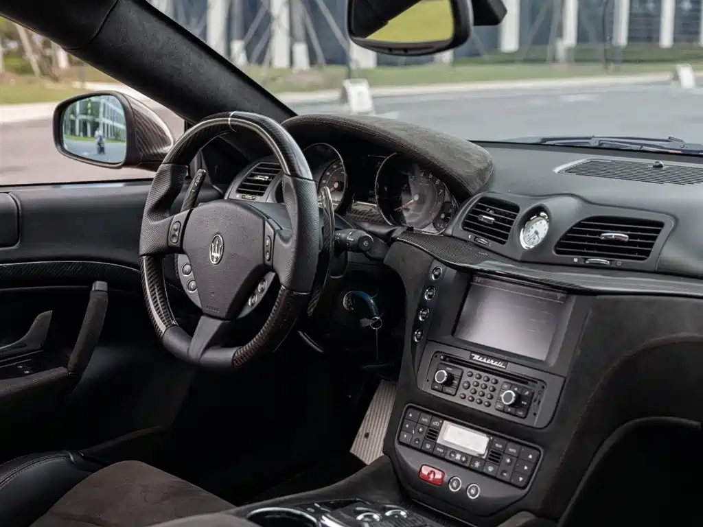 Maserati GranTurismo 2013 — фото 12