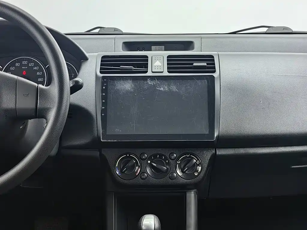 Suzuki Swift 2018 — фото 12