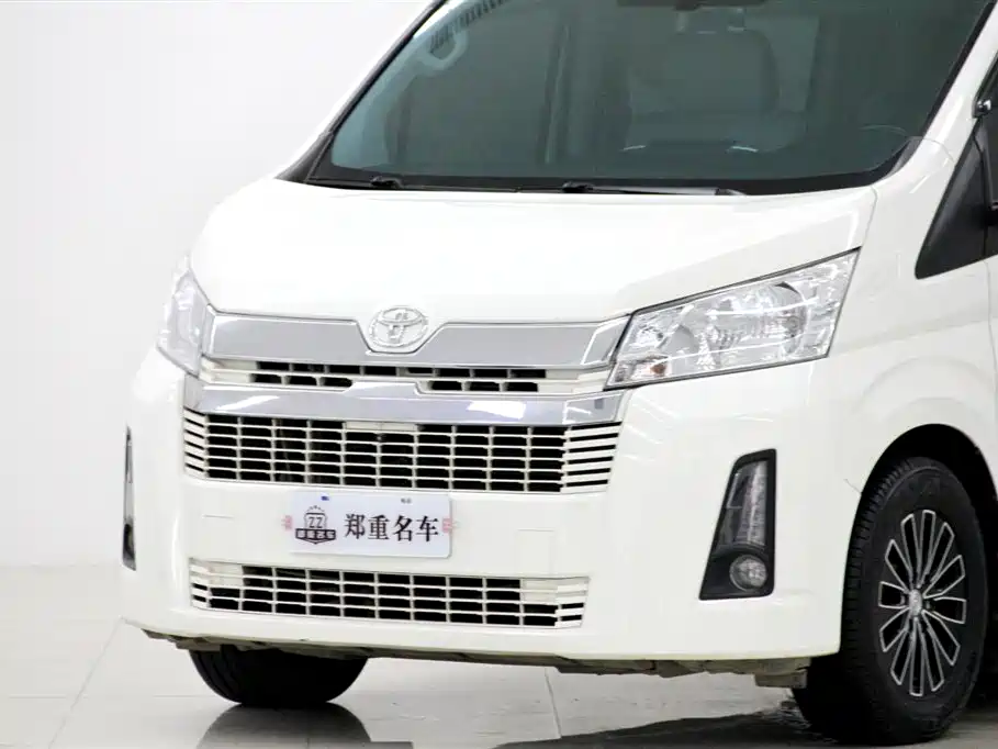 Toyota Hiace 2021 — фото 33