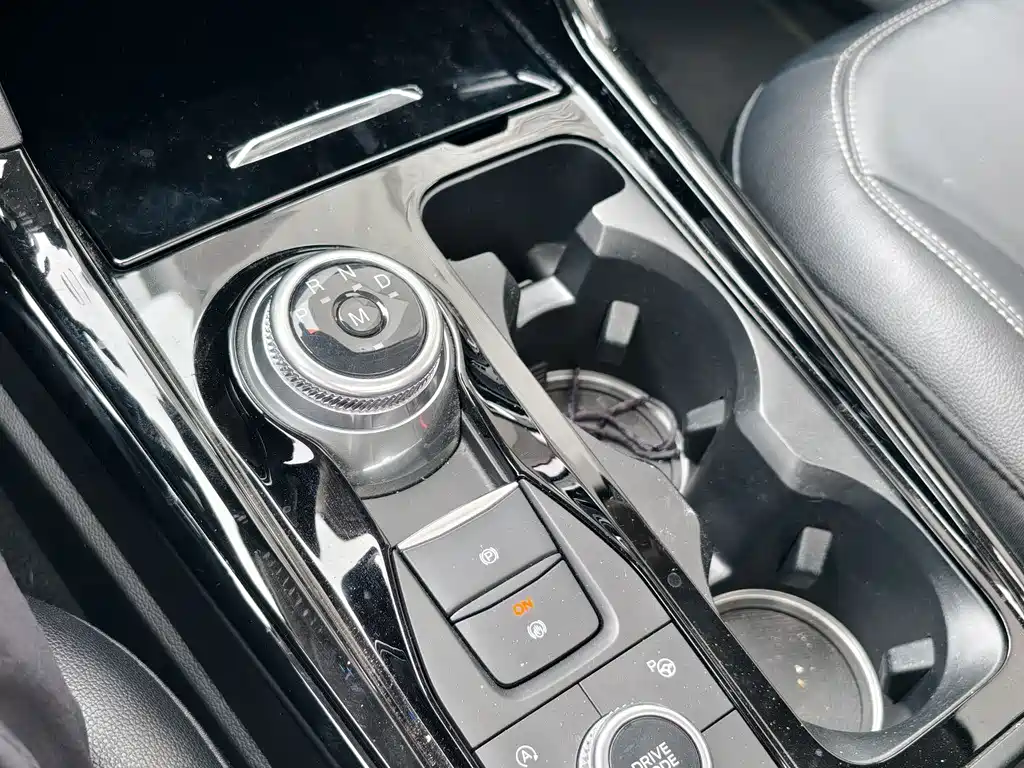 Ford Explorer 2022 — фото 16