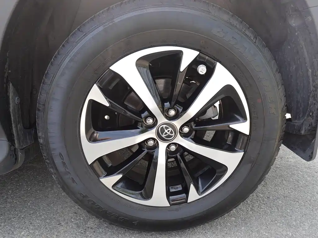Toyota RAV4 2019 — фото 13