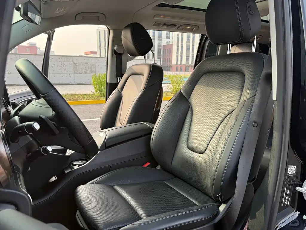 Mercedes-Benz V-Class 2023 — фото 16