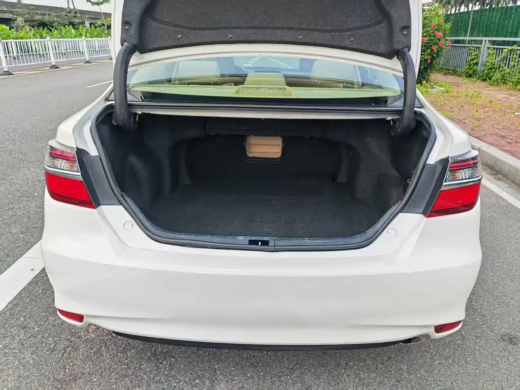 Toyota Camry 2015 — фото 15