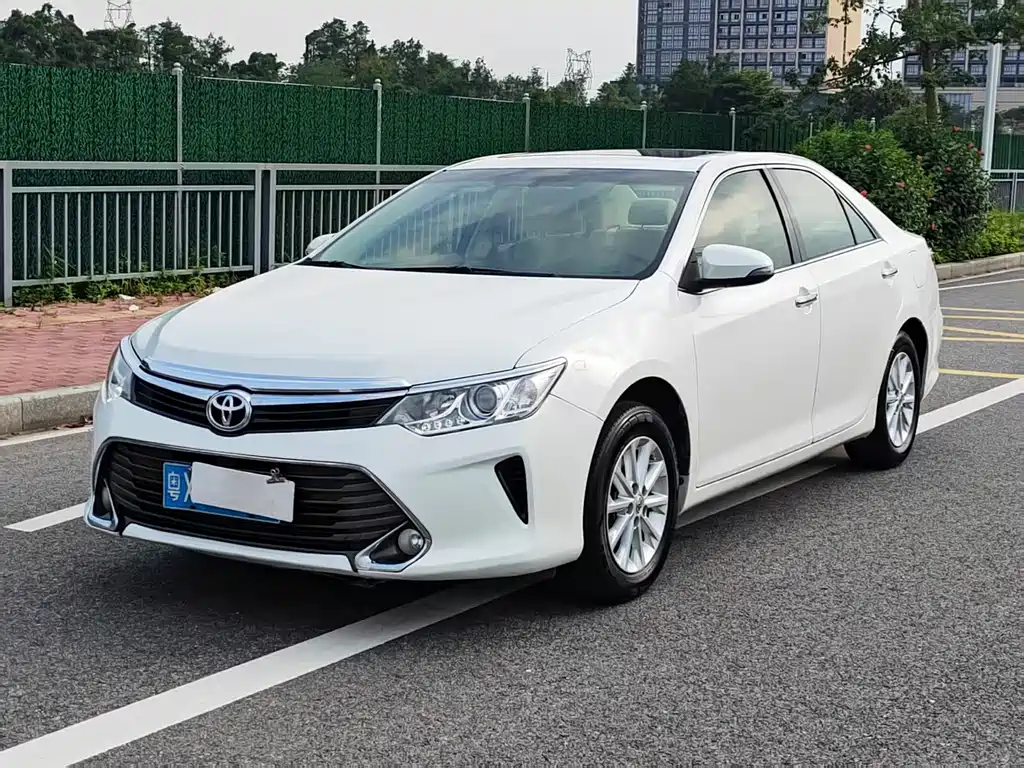 Toyota Camry 2015 — фото 2