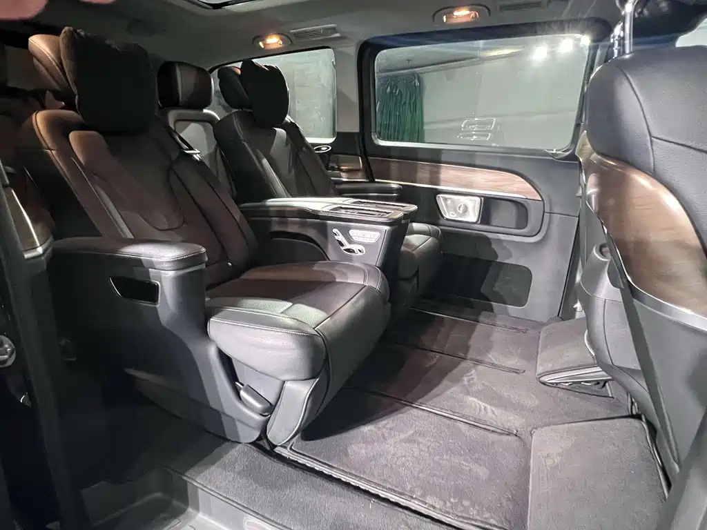 Mercedes-Benz V-Class 2023 — фото 12