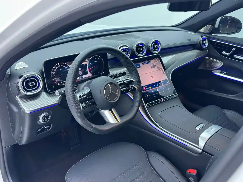 Mercedes-Benz C-Class 2025 — фото 4