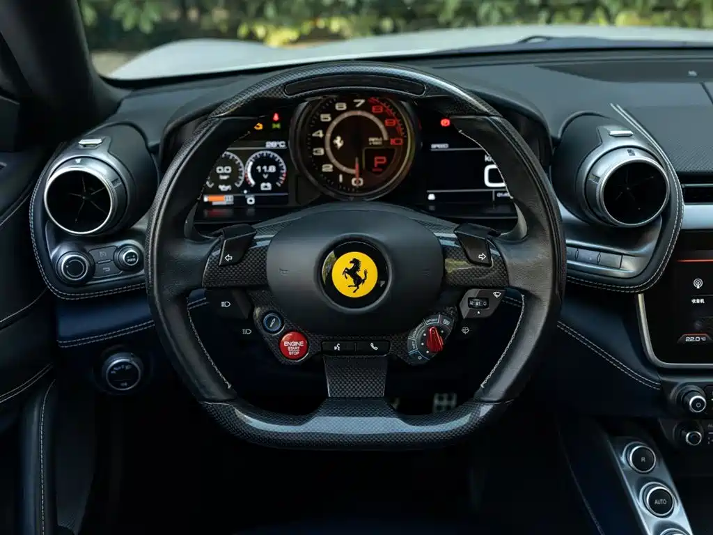 Ferrari GTC4Lusso 2017 — фото 11