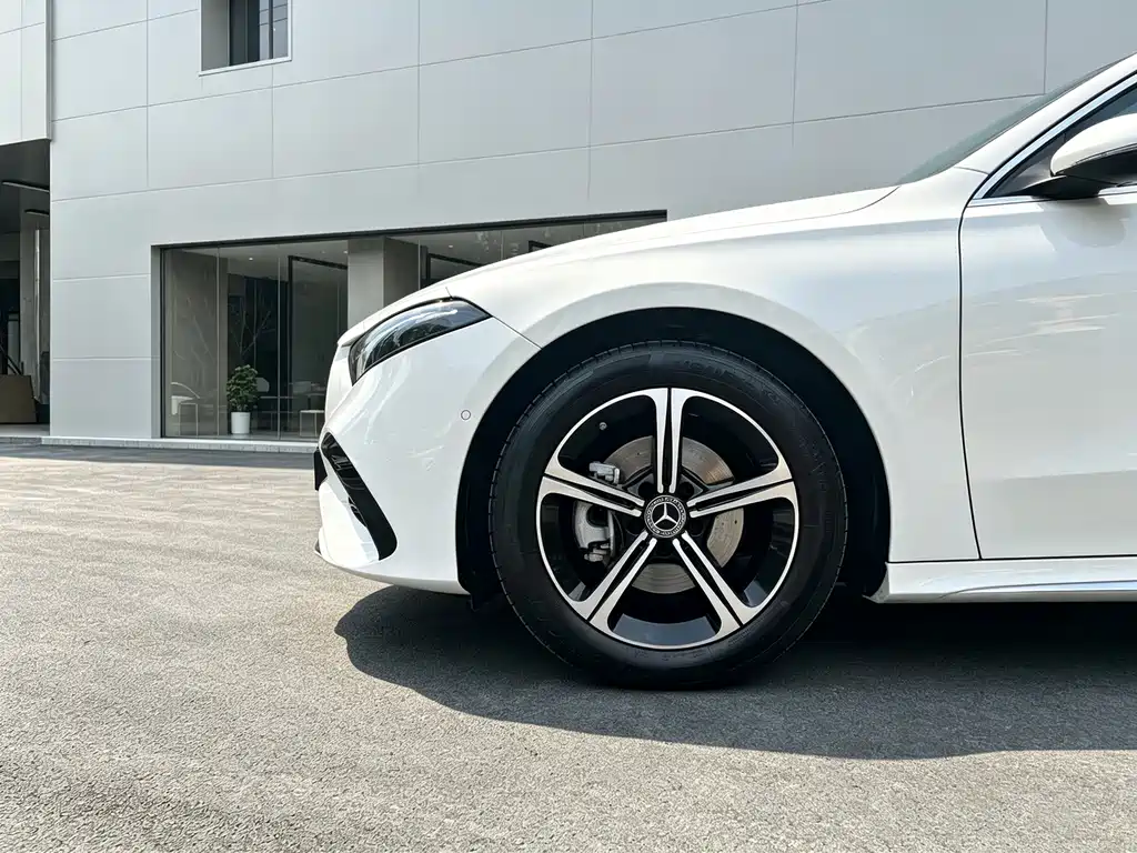 Mercedes-Benz A-Class 2025 — фото 17