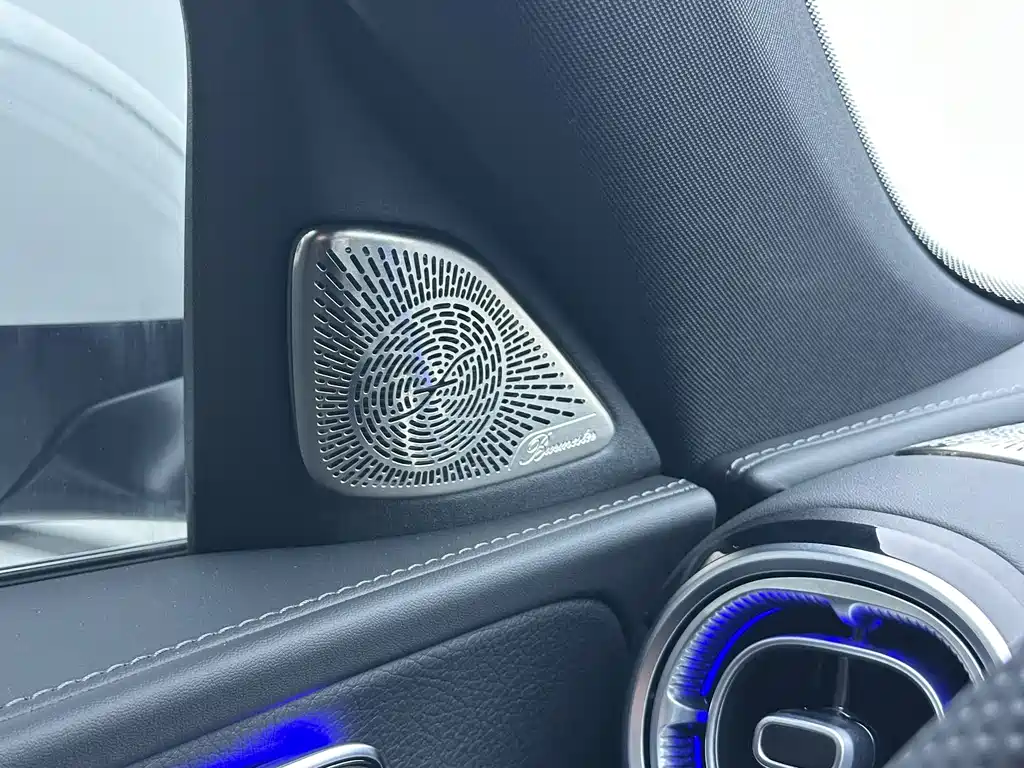 Mercedes-Benz C-Class 2025 — фото 9