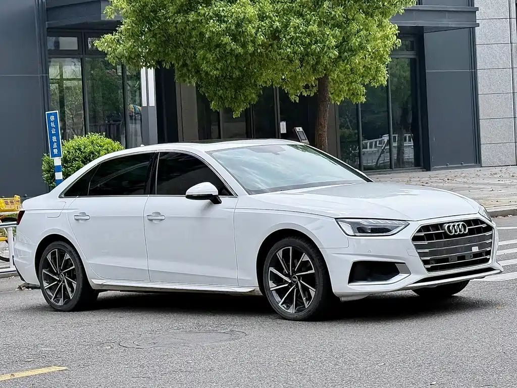 Audi A4L 2023 — фото 3
