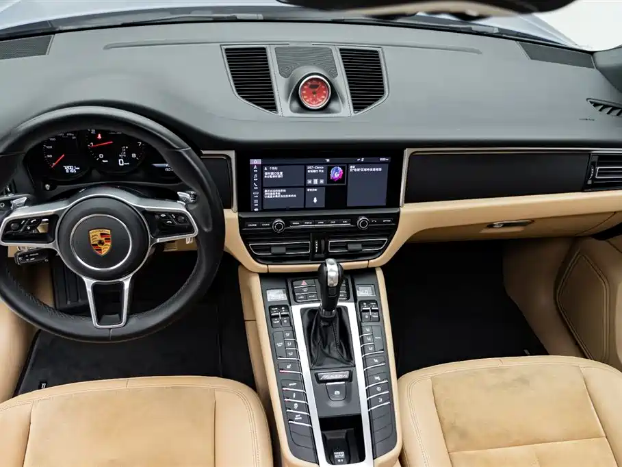Porsche Macan 2019 — фото 10