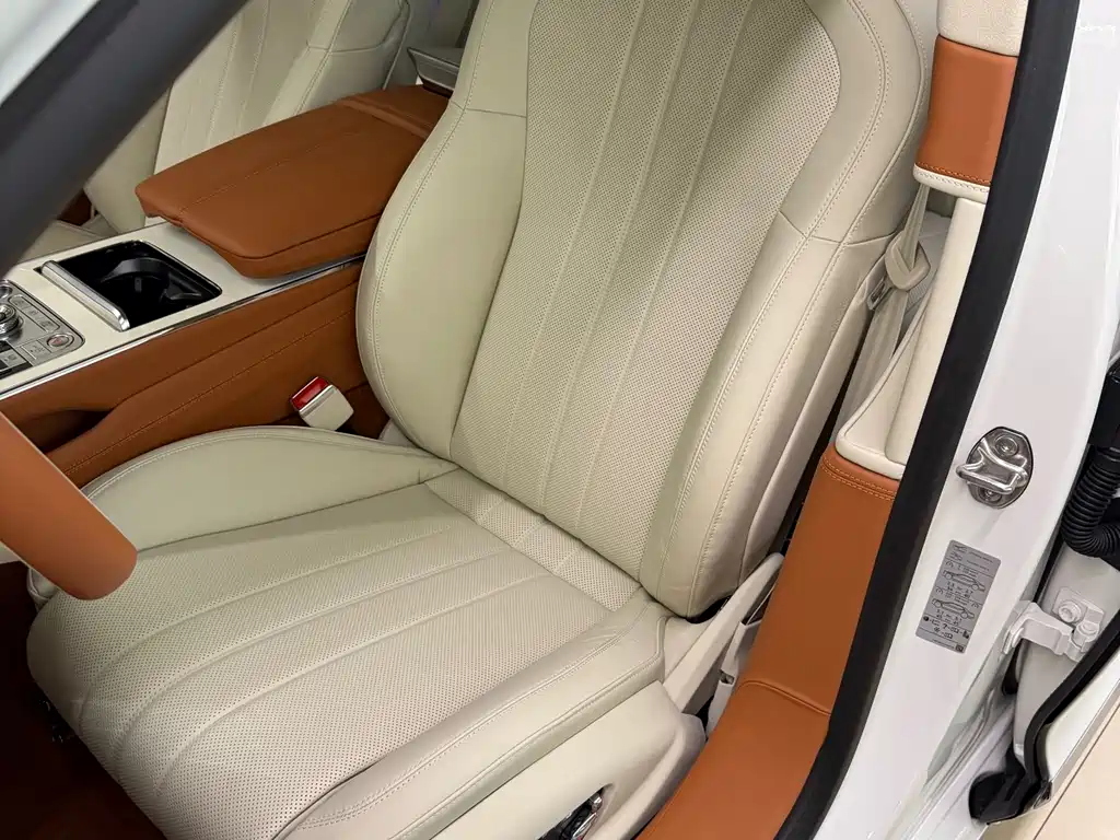 Bentley Flying Spur — фото 5