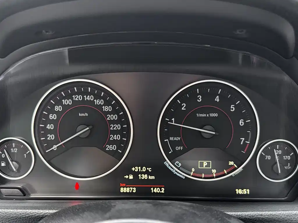 BMW 3 Series 2018 — фото 11