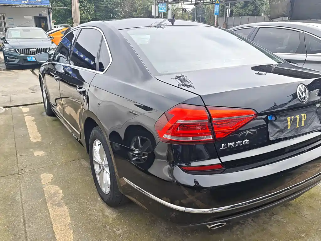 Volkswagen Passat 2017 — фото 17