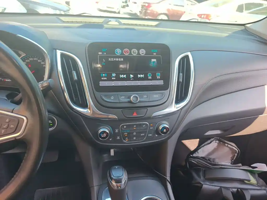 Chevrolet Equinox 2018 — фото 13