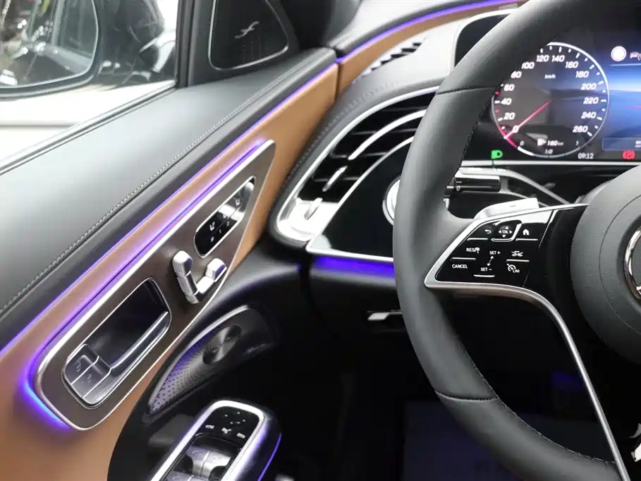 Mercedes-Benz E-Class 2025 — фото 19