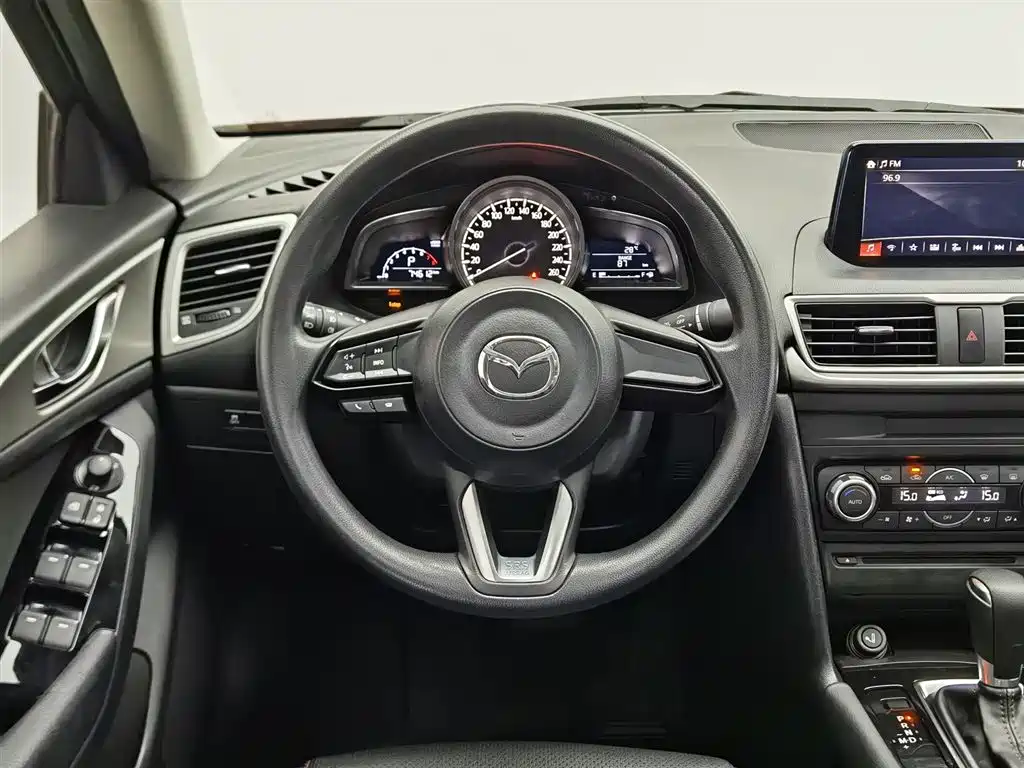 Mazda 3 Axela 2019 — фото 11