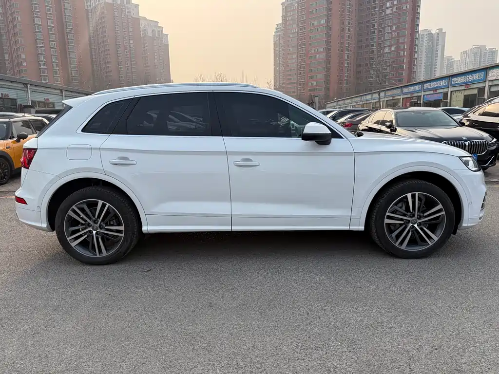 Audi Q5L 2020 — фото 14