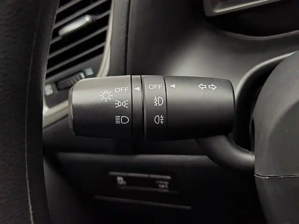 Mazda 3 Axela 2019 — фото 21