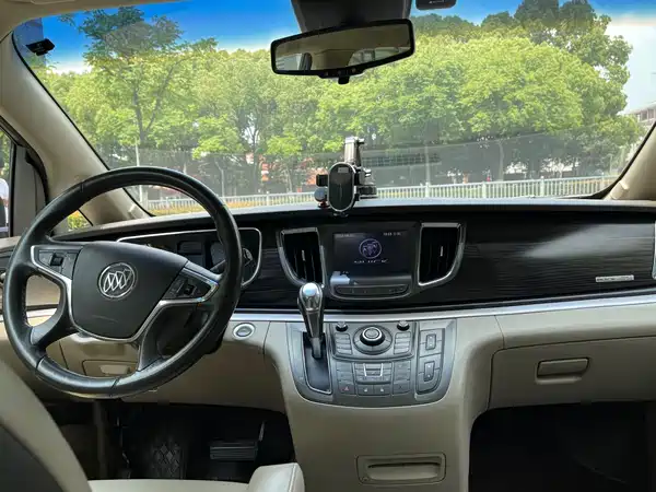 Buick GL8 2013