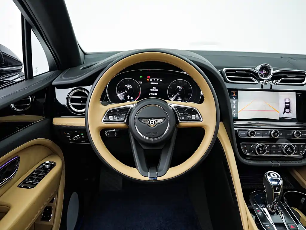 Bentley Bentayga 2023 — фото 12