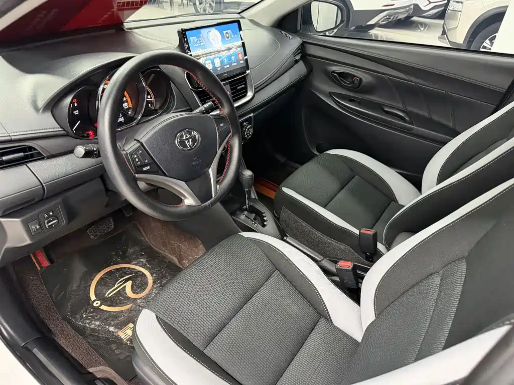 Toyota Yaris L 2022 — фото 11