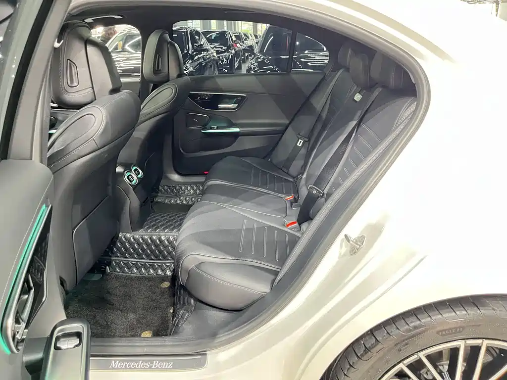 Mercedes-Benz C-Class 2023 — фото 6