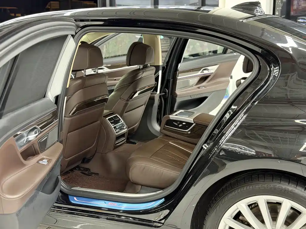 BMW 7 Series 2020 — фото 14