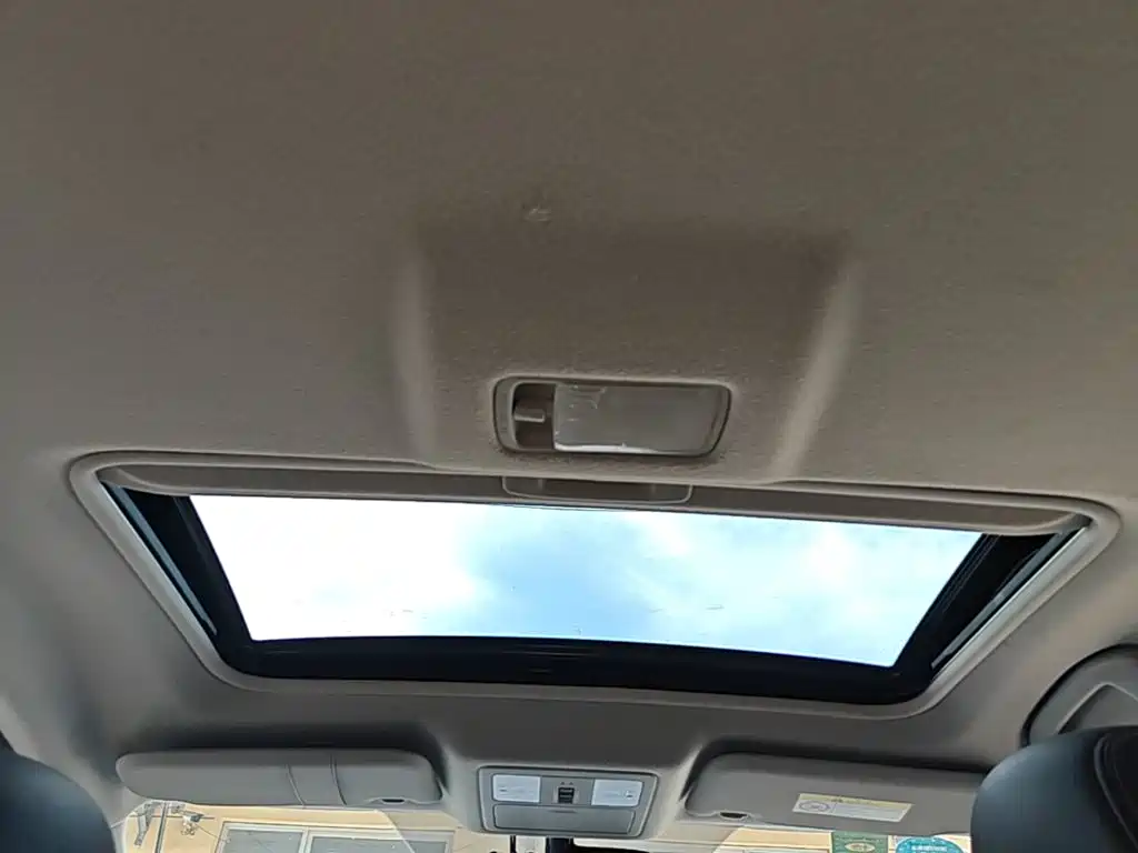Nissan Tiida 2017 — фото 18