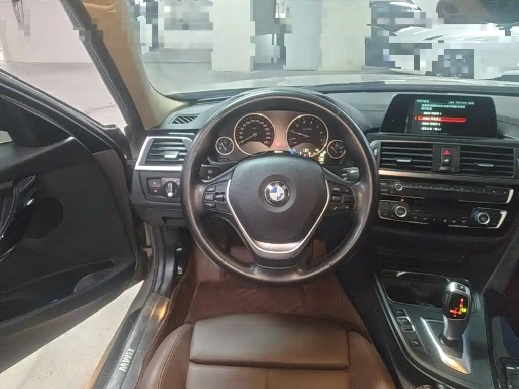 BMW 3 Series 2018 — фото 11