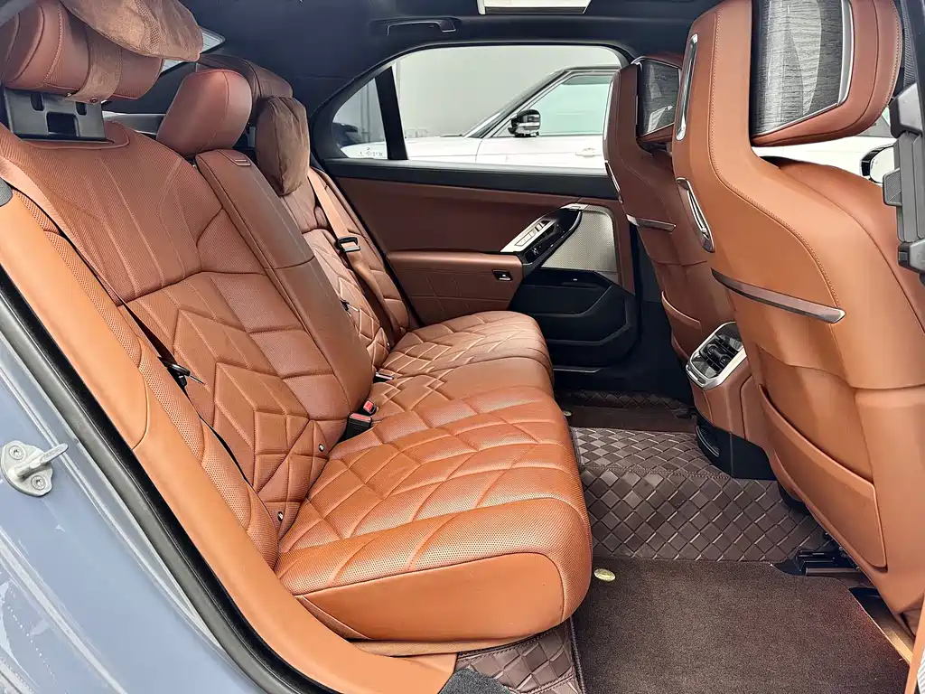 BMW i7 2023 — фото 13