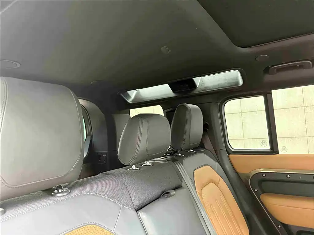 Land Rover Defender 2021 — фото 12