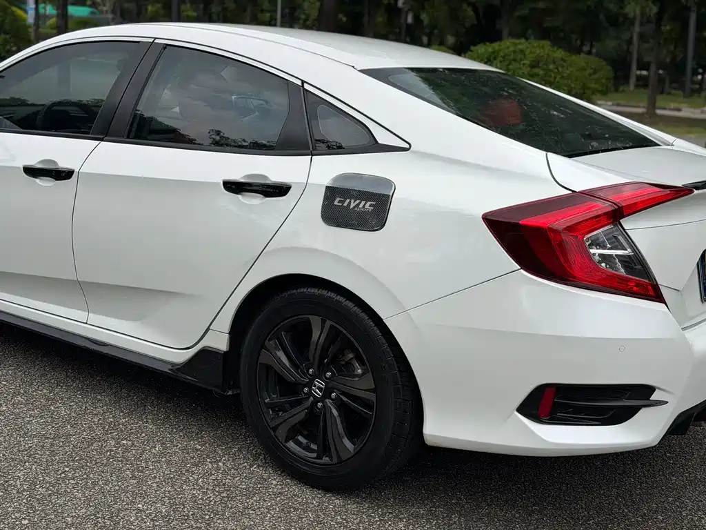 Honda Civic 2019 — фото 18