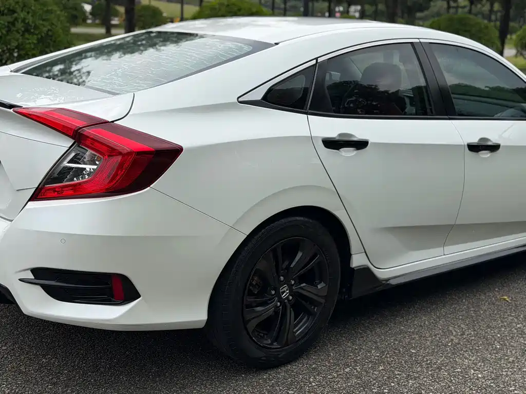 Honda Civic 2019 — фото 19