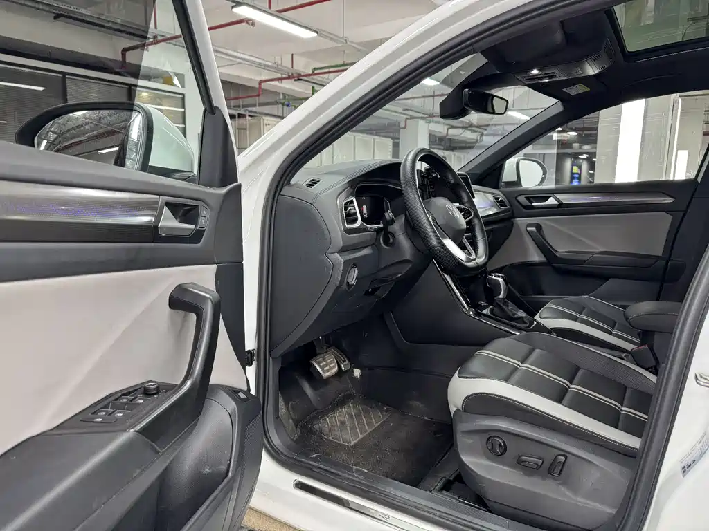 Volkswagen T-Roc 2023 — фото 8