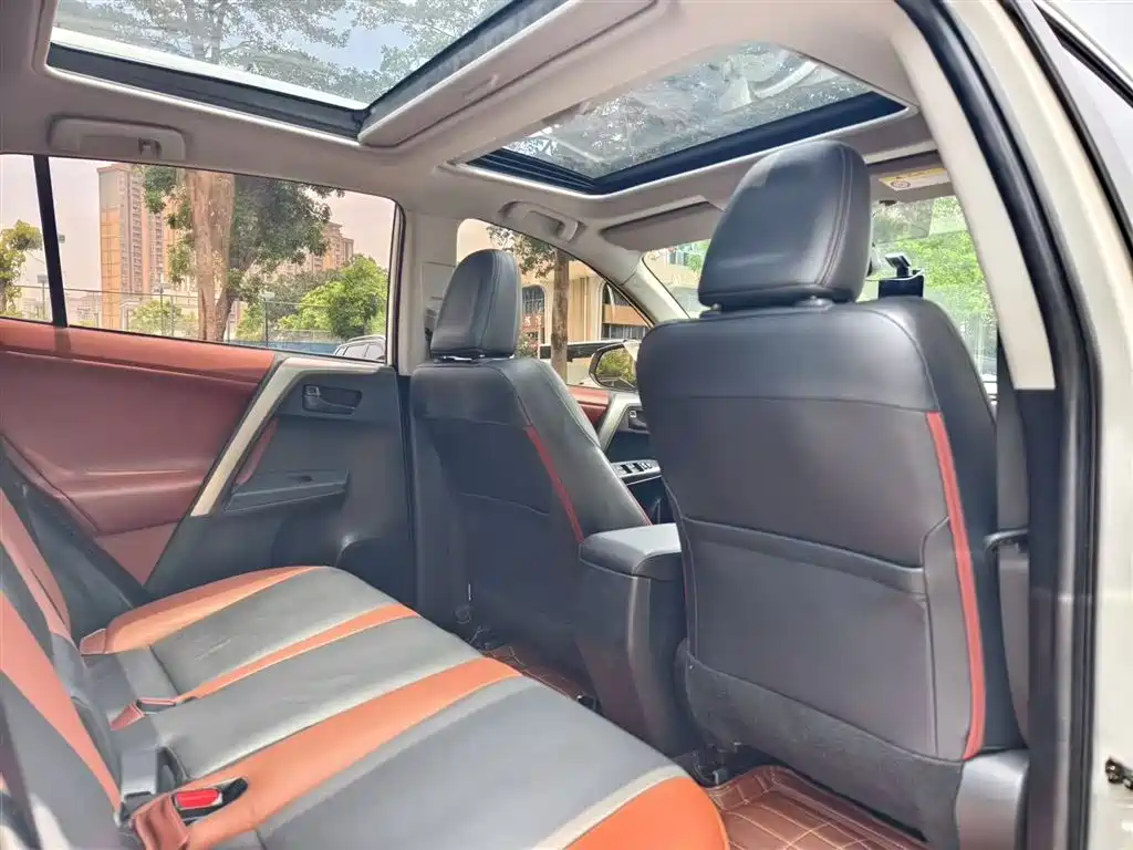 Toyota RAV4 2015 — фото 18