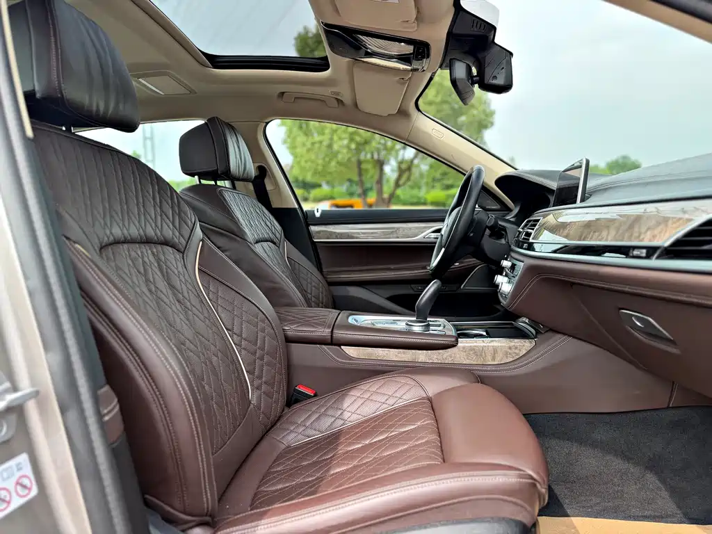 BMW 7 Series 2021 — фото 15